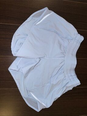 Lululemon Shorts Hotty Hot, Low Rise 4”, sz4